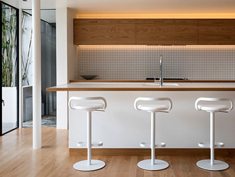 Neo-design-custom-kitchen-renovation-minimalist-oak-veneer-1970-THUMB